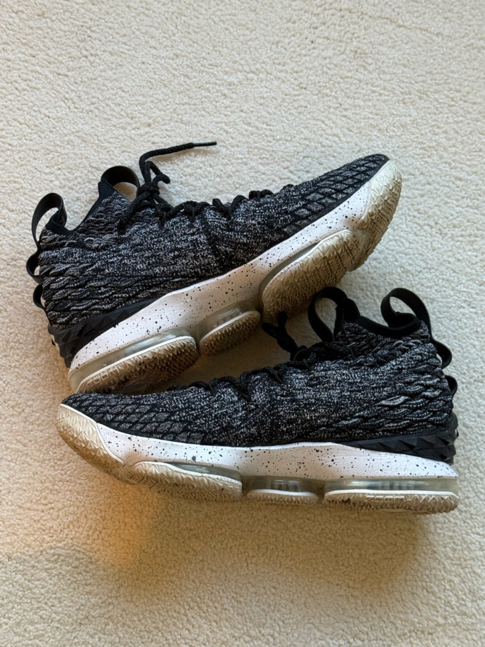 Men’s Nike LeBron 15 “Ashes” Grey/Black/white Size 10.5